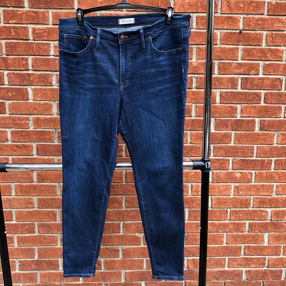 Madewell Sz 33 9 in rise skinny jeans.